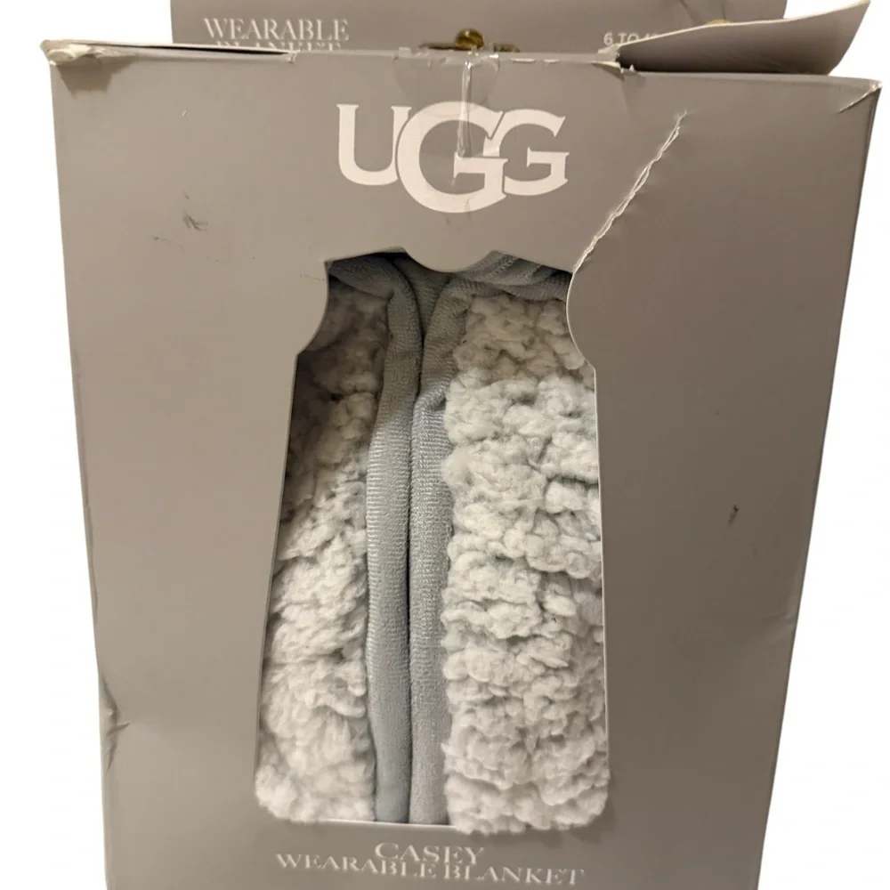 UGG Sherpa Wearable Blanket in Light Gray